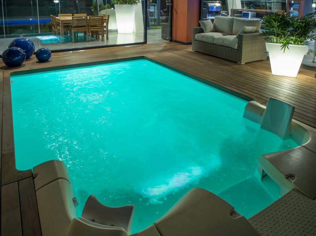 piscina con grupo de filtración
