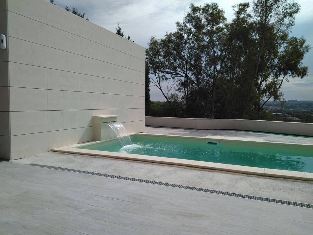 Piscinas Desjoyaux con cascada