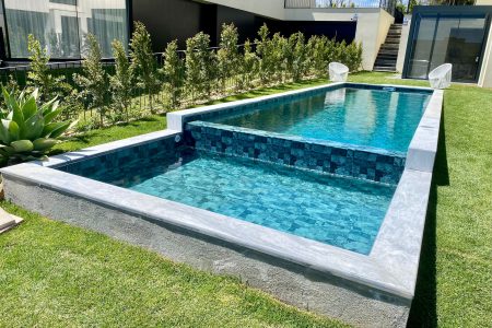 construcción de una piscina de 8x3 metros